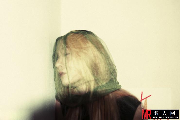韩团f(x)Krystal暗黑写真 半面妆惊悚鬼魅(1)