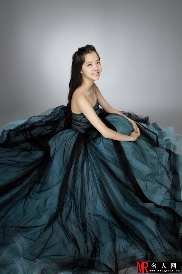 欧阳娜娜大提琴写真优雅甜美(1)