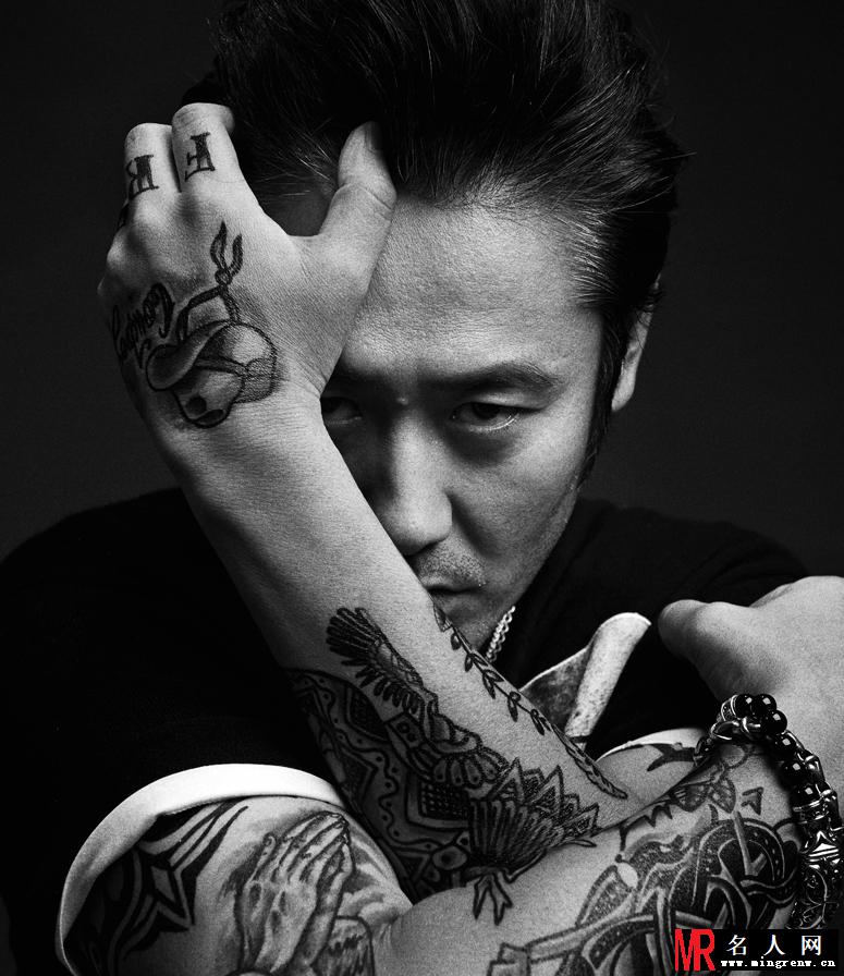 吴秀波西部牛仔写真 尽显雅痞本色(1)