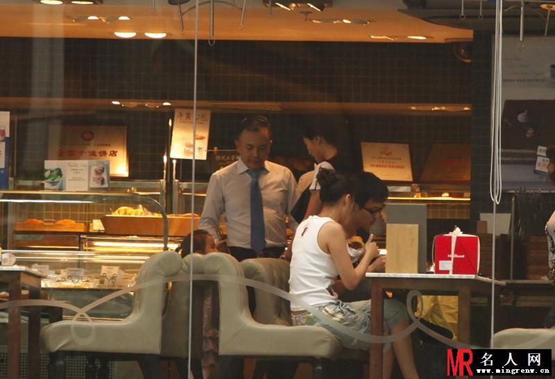 刘涛私生活居家照 可爱儿女卖萌温馨动人(1)