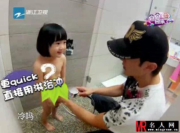 爸爸回来了开播 贾乃亮半裸秀爱女(1)