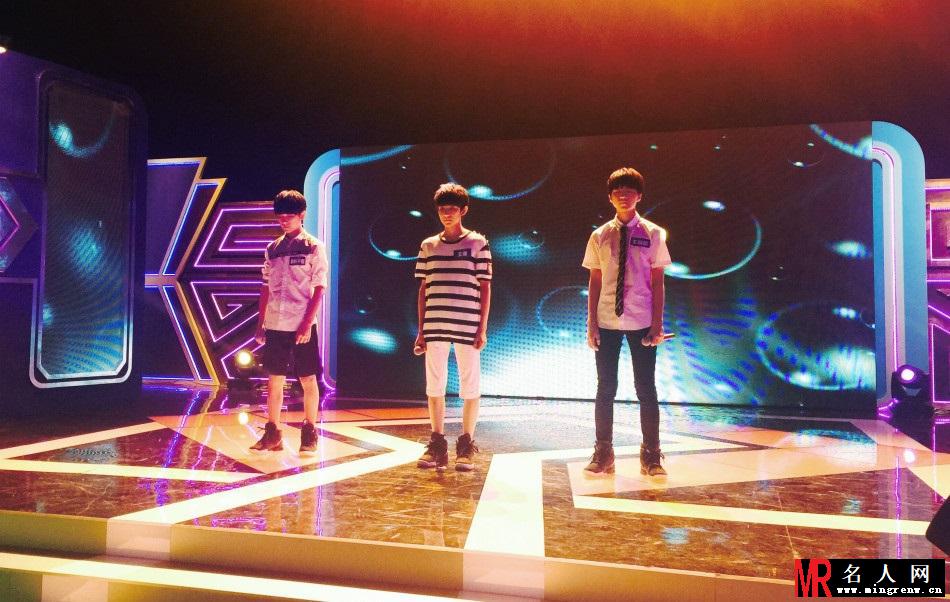 TFBOYS台湾录制节目照曝光 遭陈汉典模仿(1)