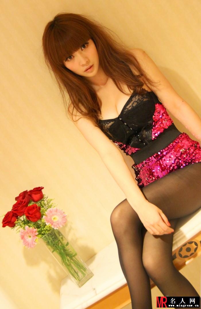 柳岩性感黑白写真大片 复古迷离(1)