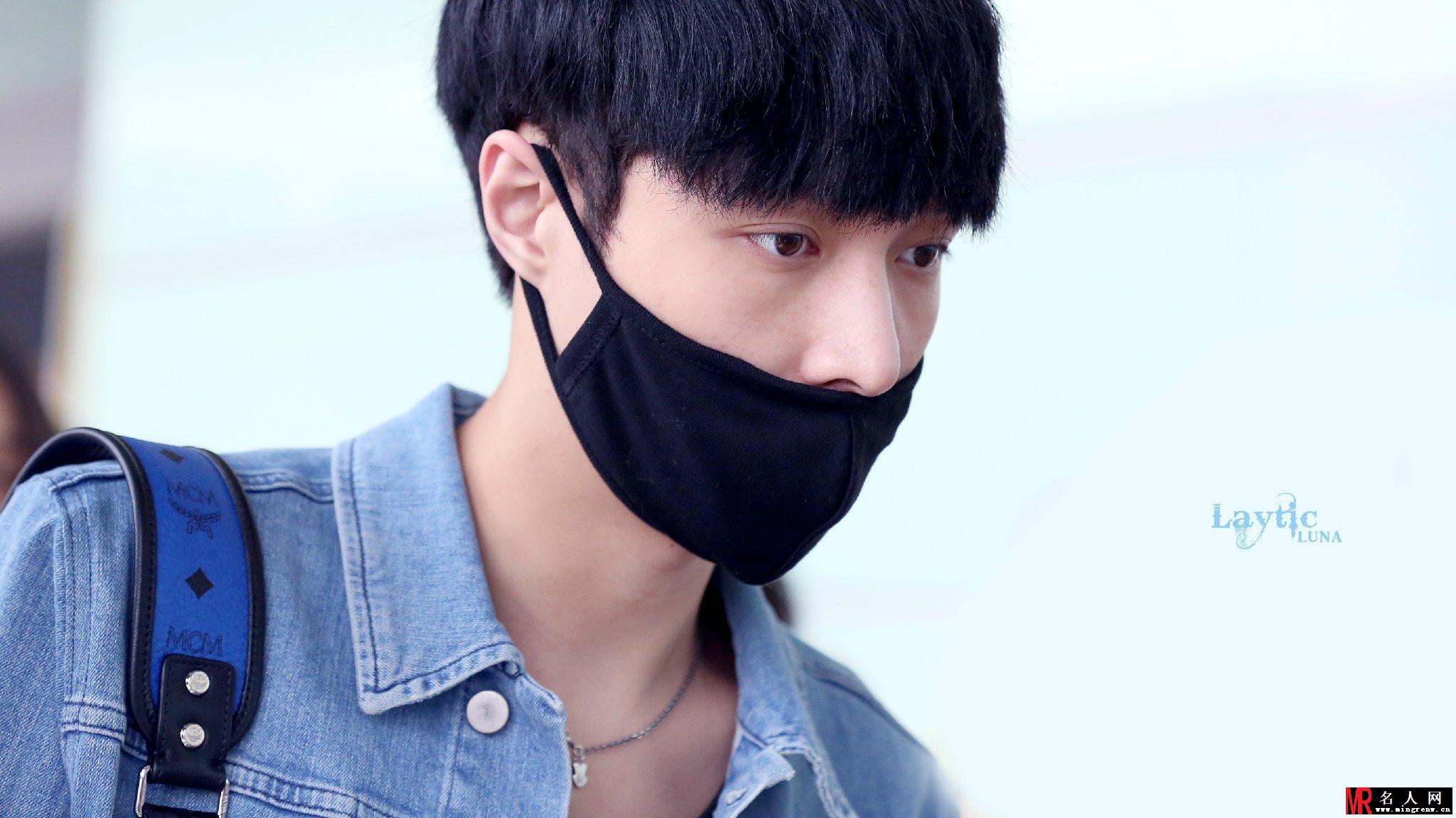EXO张艺兴2014年7月现身黄花机场阳光帅气(1)