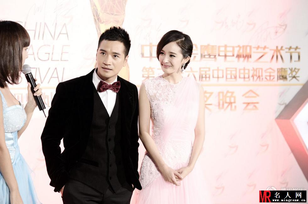 杨幂勇夺金鹰节视后 牵手何晟铭现身(1)