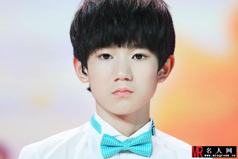 TFBOYS王源衬衫写真 卖萌耍帅都惹人爱(1)