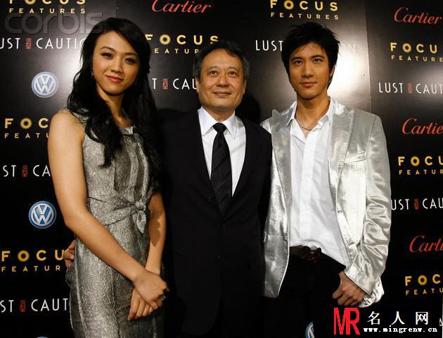 汤唯惊艳出席发布会 显性感妩媚(1)