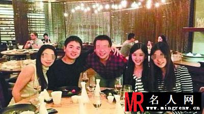 揭秘奶茶妹妹刘强东恋情全程 奶茶婊成网络新词(1)
