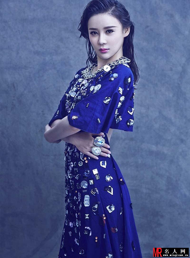 袁姗姗时尚写真曝光 烈火红唇女人味十足(1)