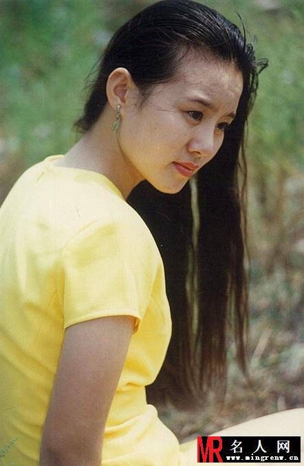 龚琳娜学生时代照片曝光 青涩摸样很美很清纯(1)