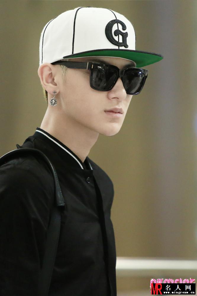 2014年6月EXO武汉飞韩国机场时尚写真 黄子韬图片写真帅气(1)