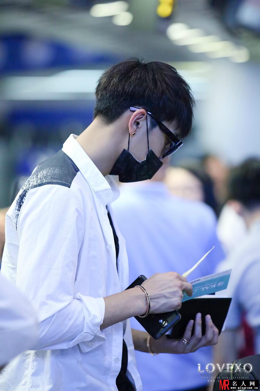 2014年9月EXO三亚飞北京转机抵达仁川机场帅气写真 黄子韬图片写真(1)