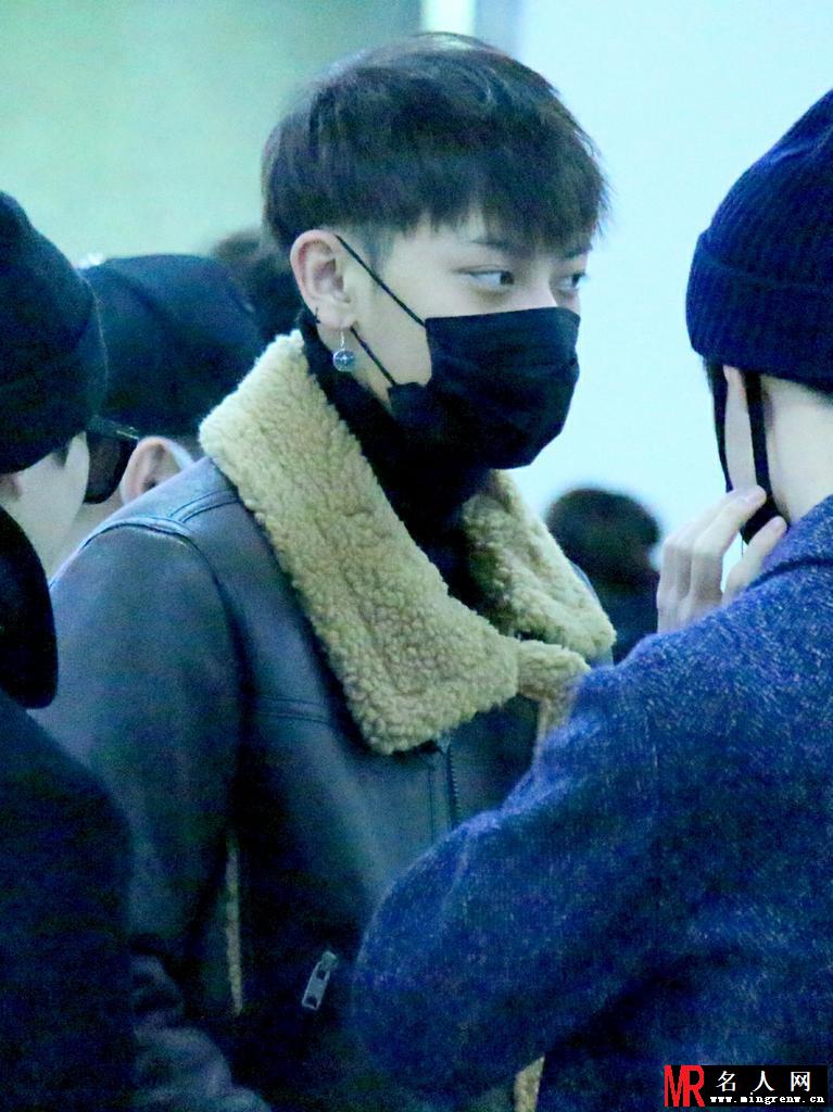 2014年11月EXO帅气亮相机场写真日本返韩黄子韬图片写真(1)