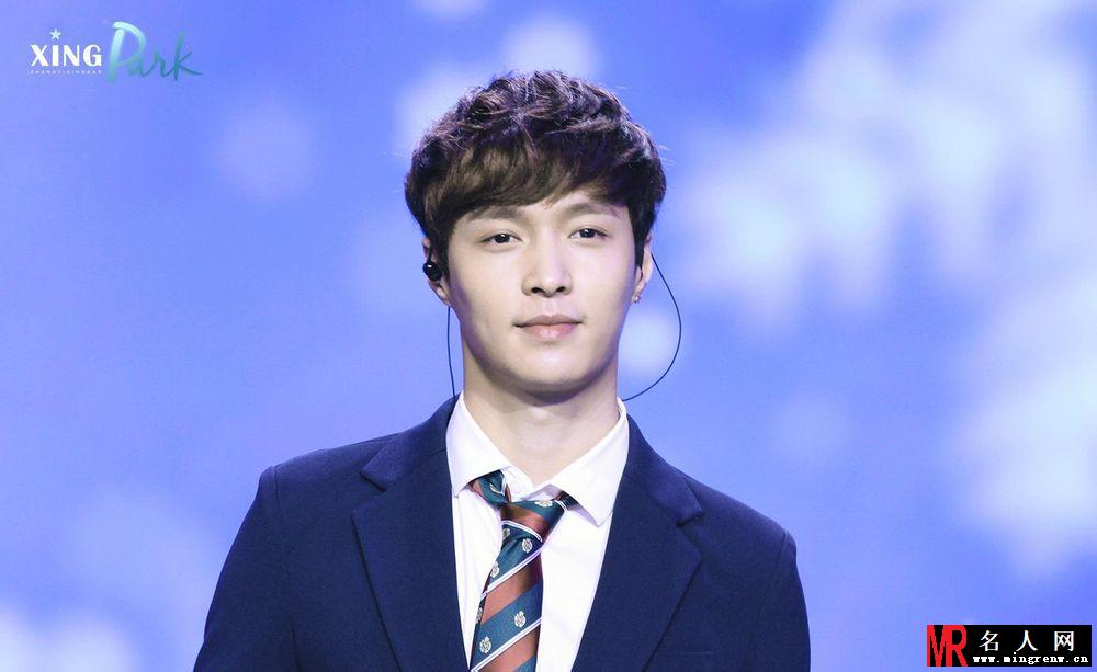 EXO张艺兴2014年帅气亮相湖北卫视春晚现场粉丝尖叫(1)