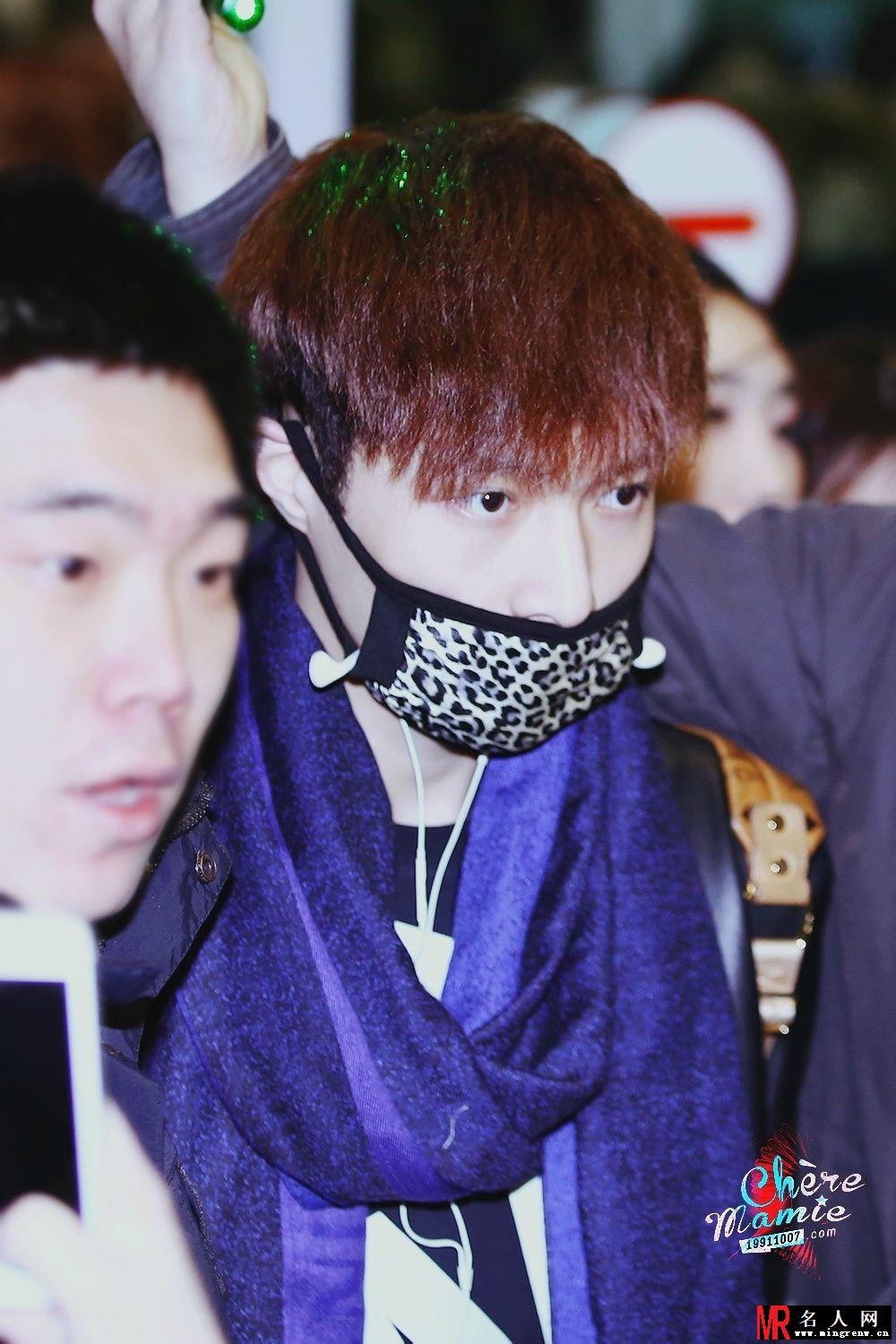 EXO张艺兴2014年1月现身首都机场帅气现身返回韩国(1)