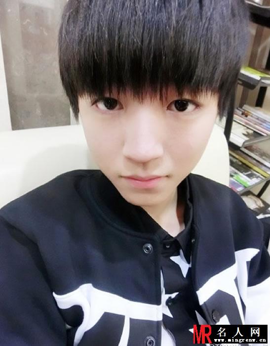 TFBOYS王俊凯2015自拍生活照 帅气阳光卖萌可爱(1)