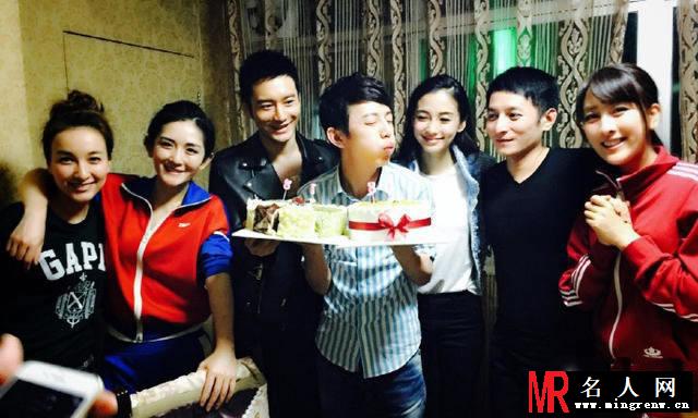 何炅41岁生日自拍 黄晓明baby现身祝贺(1)
