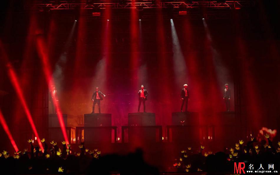 天团BigBang强势回归 韩国首尔演唱会HIGH爆全场(1)