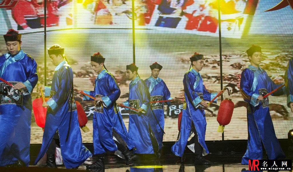 《天天向上》小默笙吴倩高清剧照 扮演依萍跳河(1)