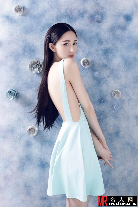 蓝燕最新清凉写真 侧露半球性感无限(1)
