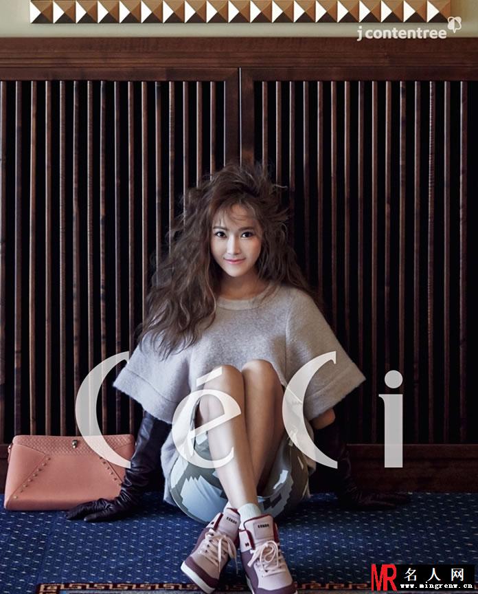 韩星Jessica最新写真 凌乱长发慵懒身姿(1)