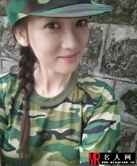 陈乔恩化身军训妹 网友大赞18岁(1)