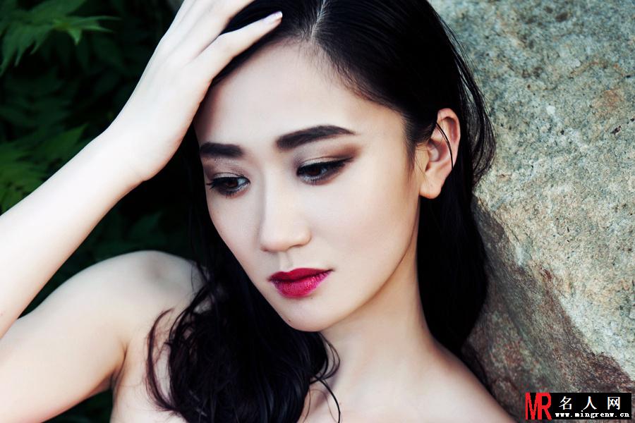 司珂华冷艳写真 半裸酥胸彰显性感女神范(1)