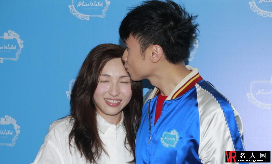 古巨基荣升老板甜蜜亲吻妻子 英皇高层现身送祝福(1)