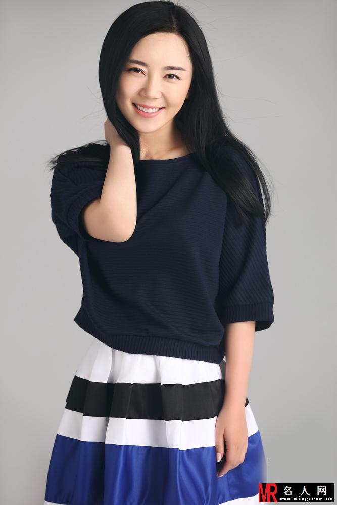 魏新雨最新写真曝光 甜美笑容温婉可人(1)