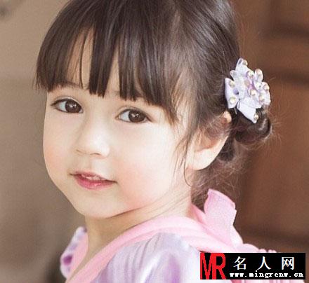 泰国小萝莉网络爆红 大眼软妹嘟嘴卖萌(1)