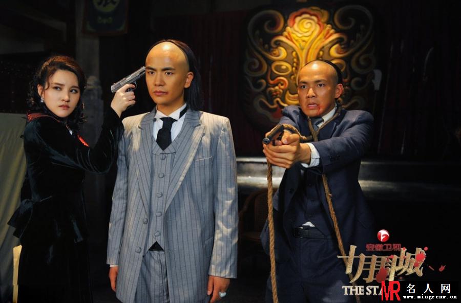 十月围城曝光双雄海报 战火连天诠释豪情英雄(1)