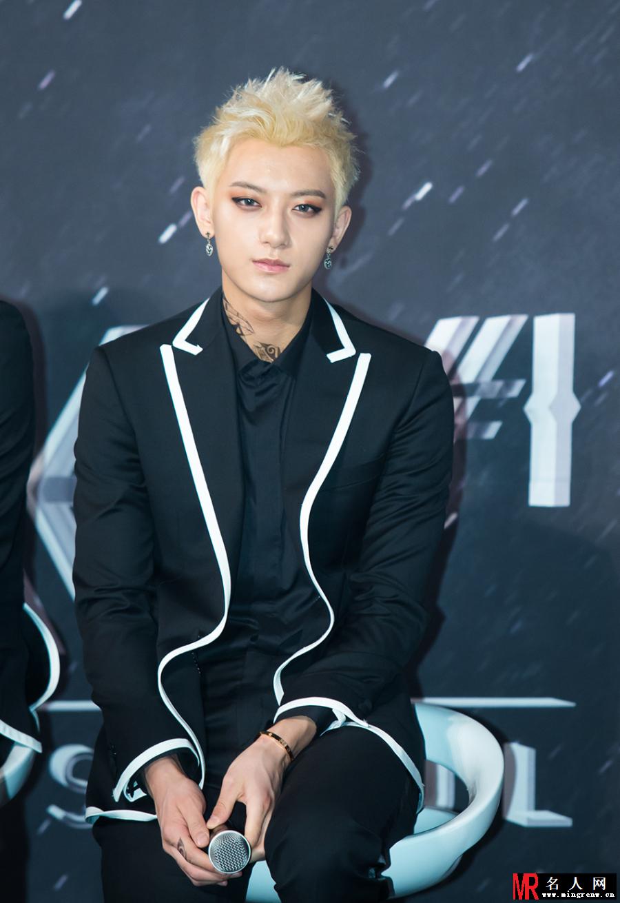 EXO召开巡演记者会 队长吴亦凡缺席(1)