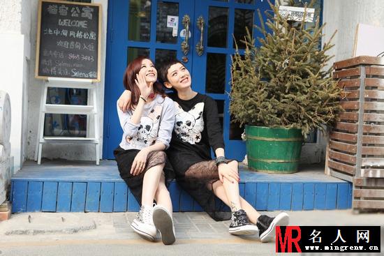 李晓峰张龄之闺蜜街拍 玩转潮搭姐妹花(1)