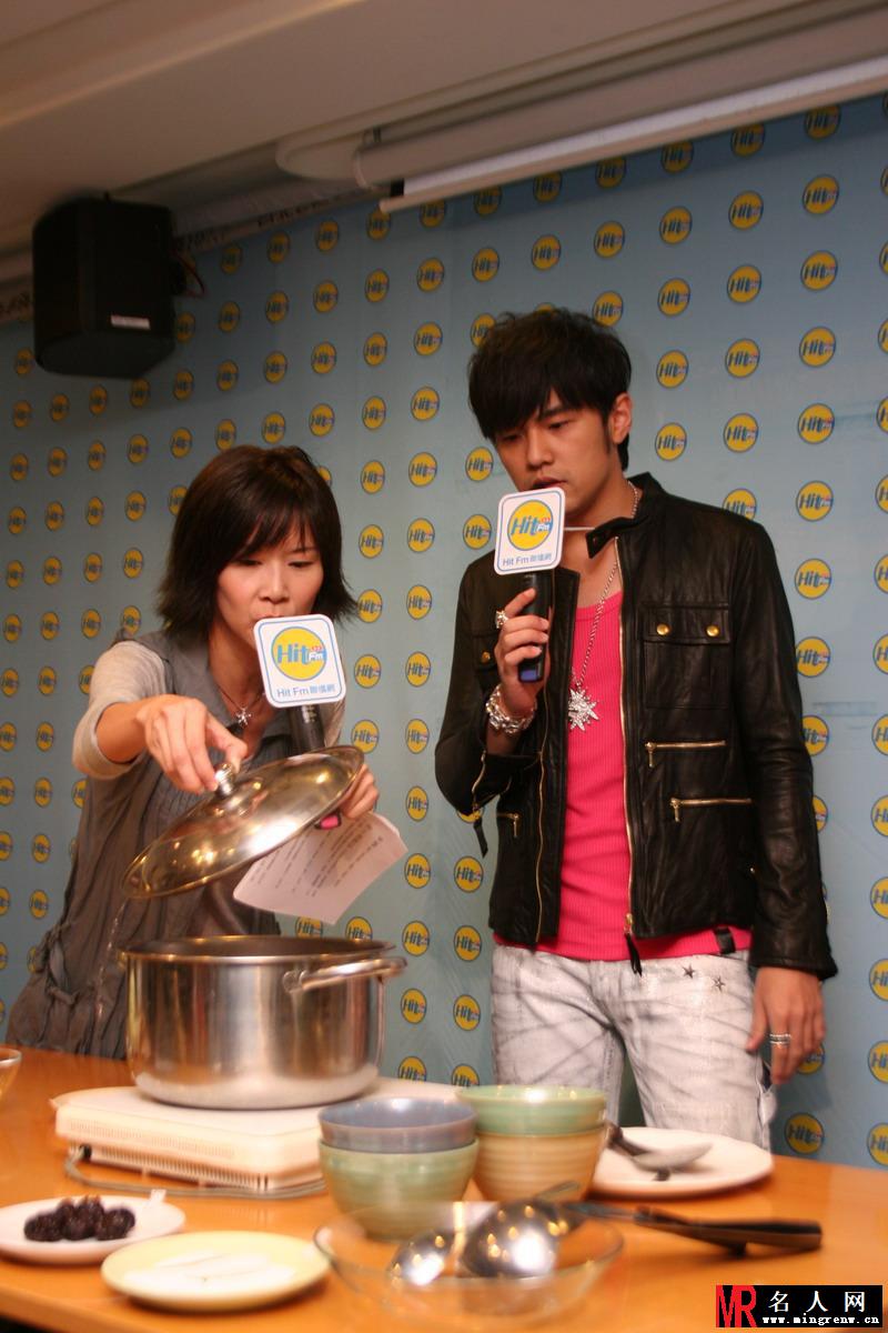 周杰伦HITFM宣传《我很忙》专辑高清图片(1)