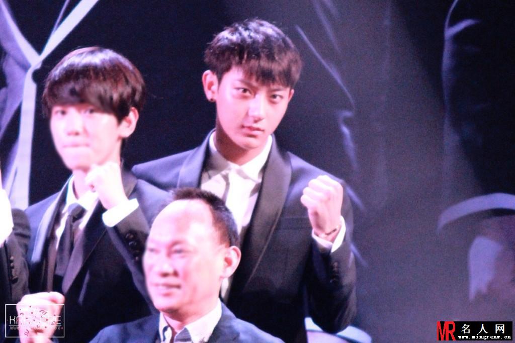 2014年9月EXO亮相BANGKOK新闻发布会黄子韬图片化身帅气王子时尚范(1)