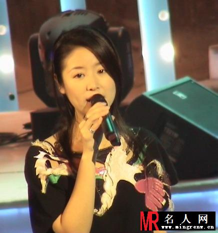 林心如参与录制湖北卫视2004.4.12期《星秀场》花絮图(1)