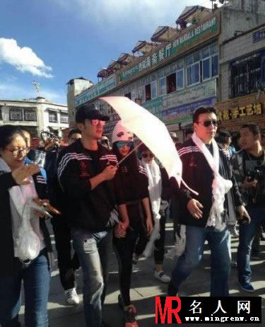 范冰冰李晨牵手甜蜜现身拉萨 李晨范冰冰私密照(1)