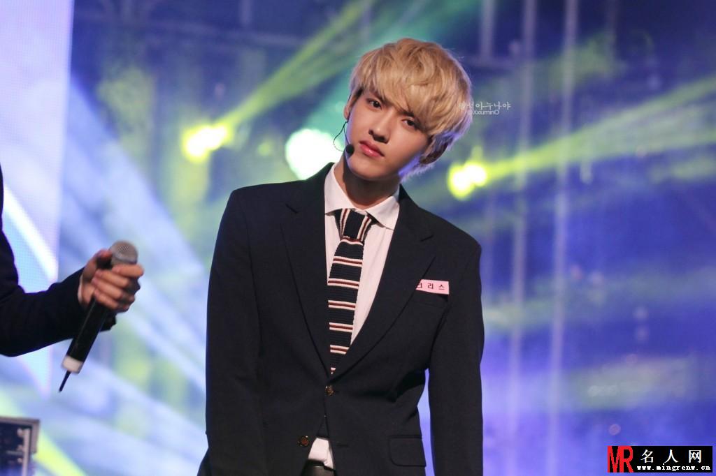 2013年Seoul K-pop Choice吴亦凡帅气现身首尔 天使颜神引爆现场高潮(1)