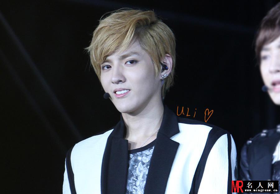 吴亦凡2012年新加坡SMT激情演唱掀起全场高潮(1)