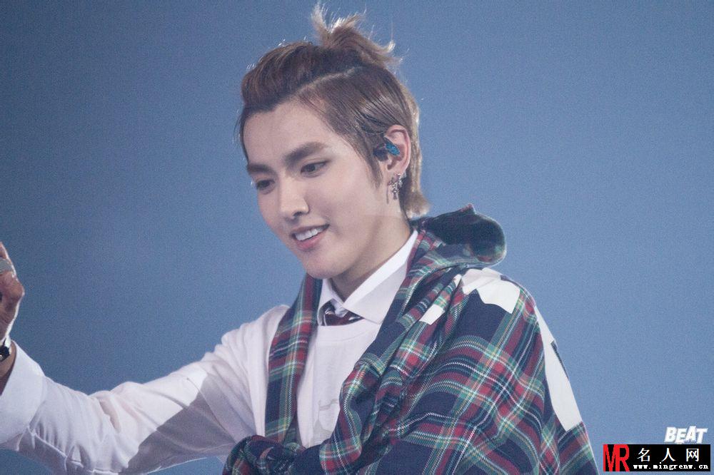 吴亦凡2013年SMWEEK与粉丝欢度周末演唱大赏休闲装扮帅气(1)