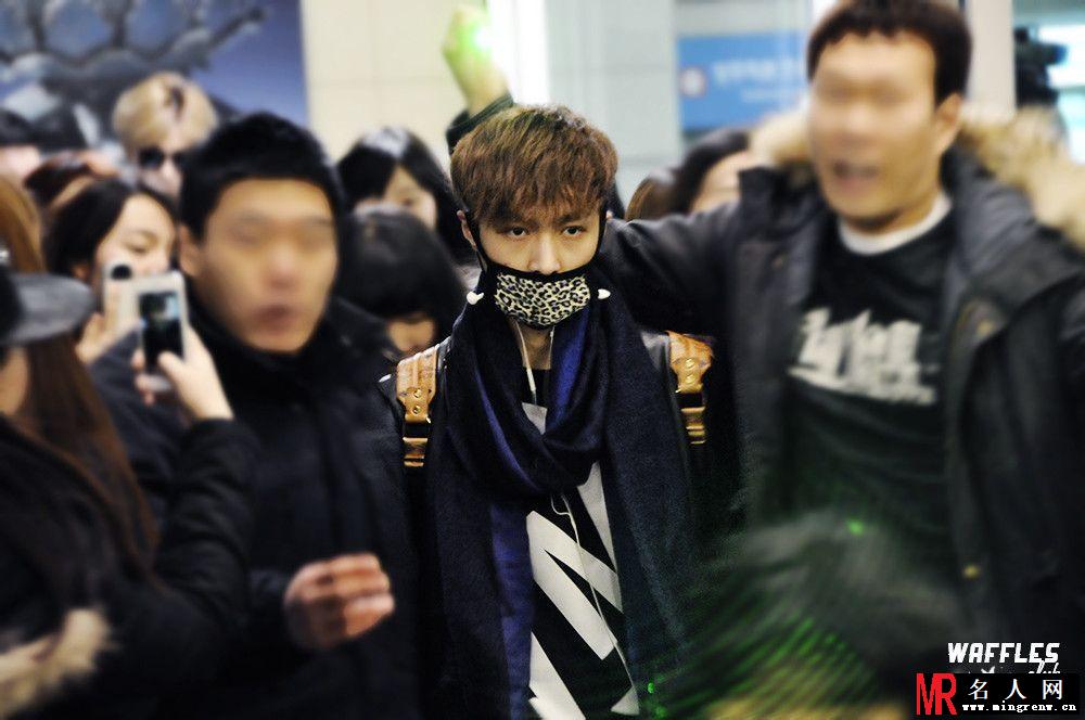 EXO张艺兴2014年1月现身首都机场帅气现身返回韩国(1)