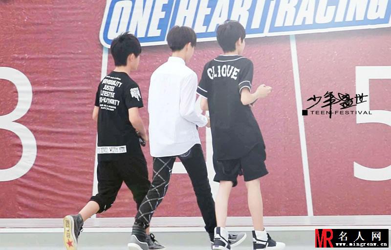 TFBOYS《我们一起来》热情观众火爆全场(1)