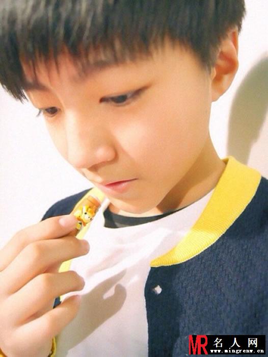TFBOYS王俊凯2013年青涩生活照集(1)