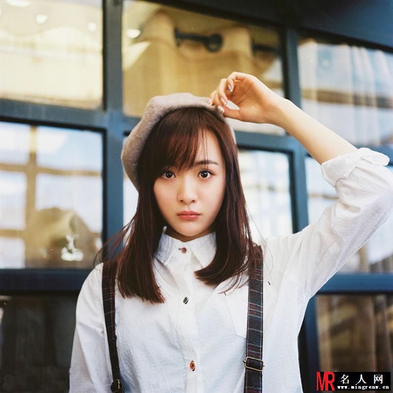 李依纯清纯素颜写真 获封最美校花(1)