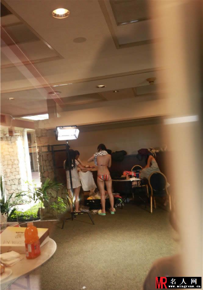 SNH48成员换衣被偷拍 网友大呼：“春光无限好”(1)