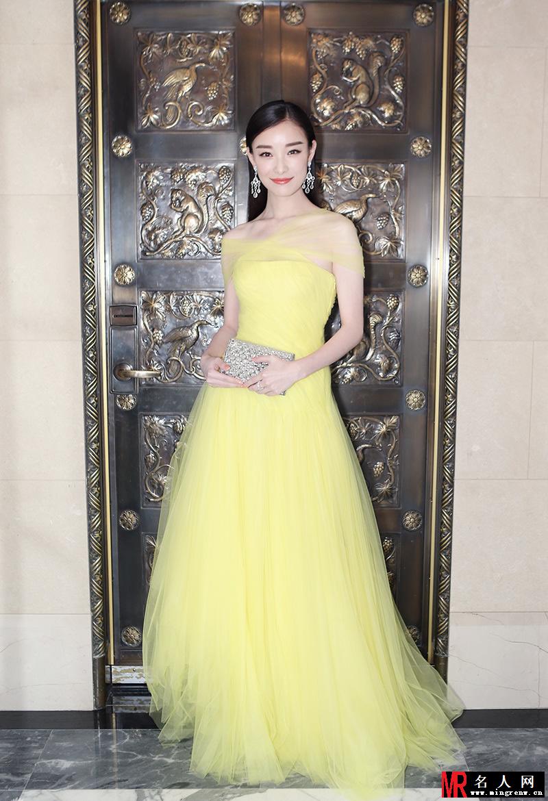 倪妮高贵迷人仙气黄色礼服Met Ball红毯吸睛(1)