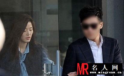 全智贤亿万富翁老公罕见露脸 获赞帅过金秀贤(1)