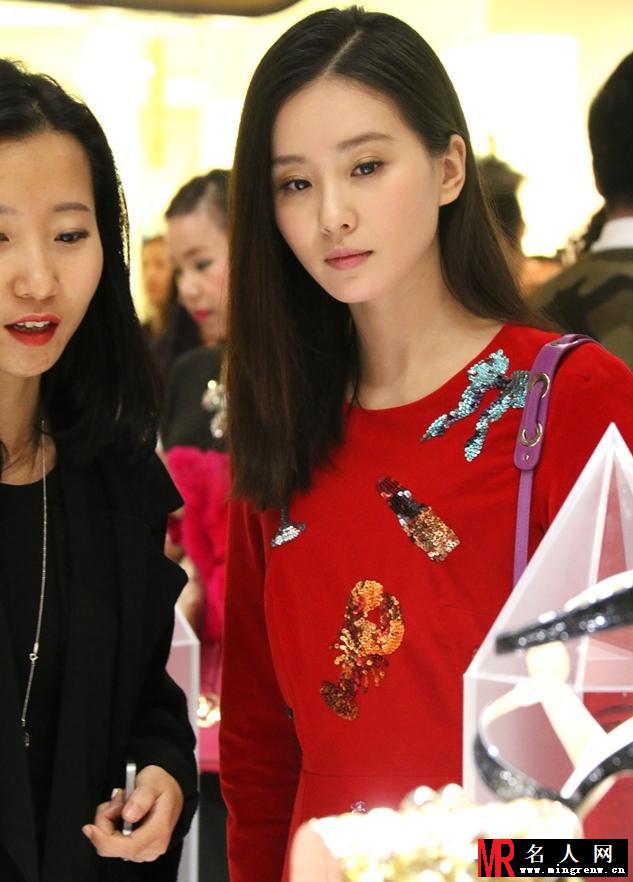 刘诗诗红裙亮相活动 明媚动人靓丽耀眼(1)