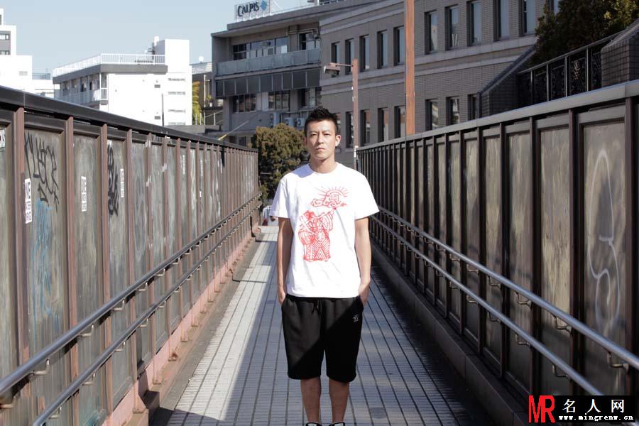 陈冠希东京街拍 玩味潮搭潮男(1)