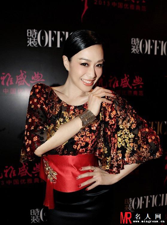 钟丽缇性感裸背秀风骚 牵手李治廷大肆调戏(1)